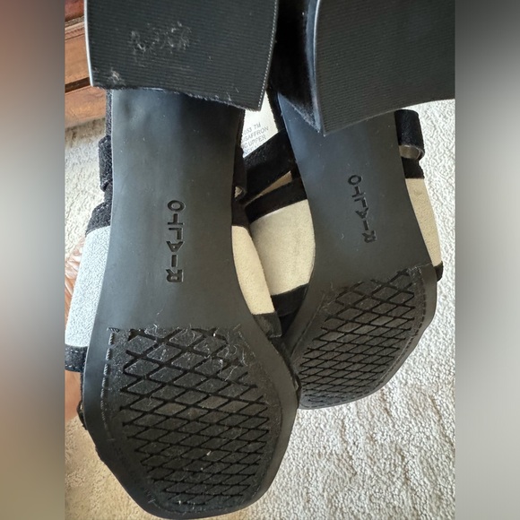 HOT!! Isola strap sandal size 7 - Picture 4 of 8